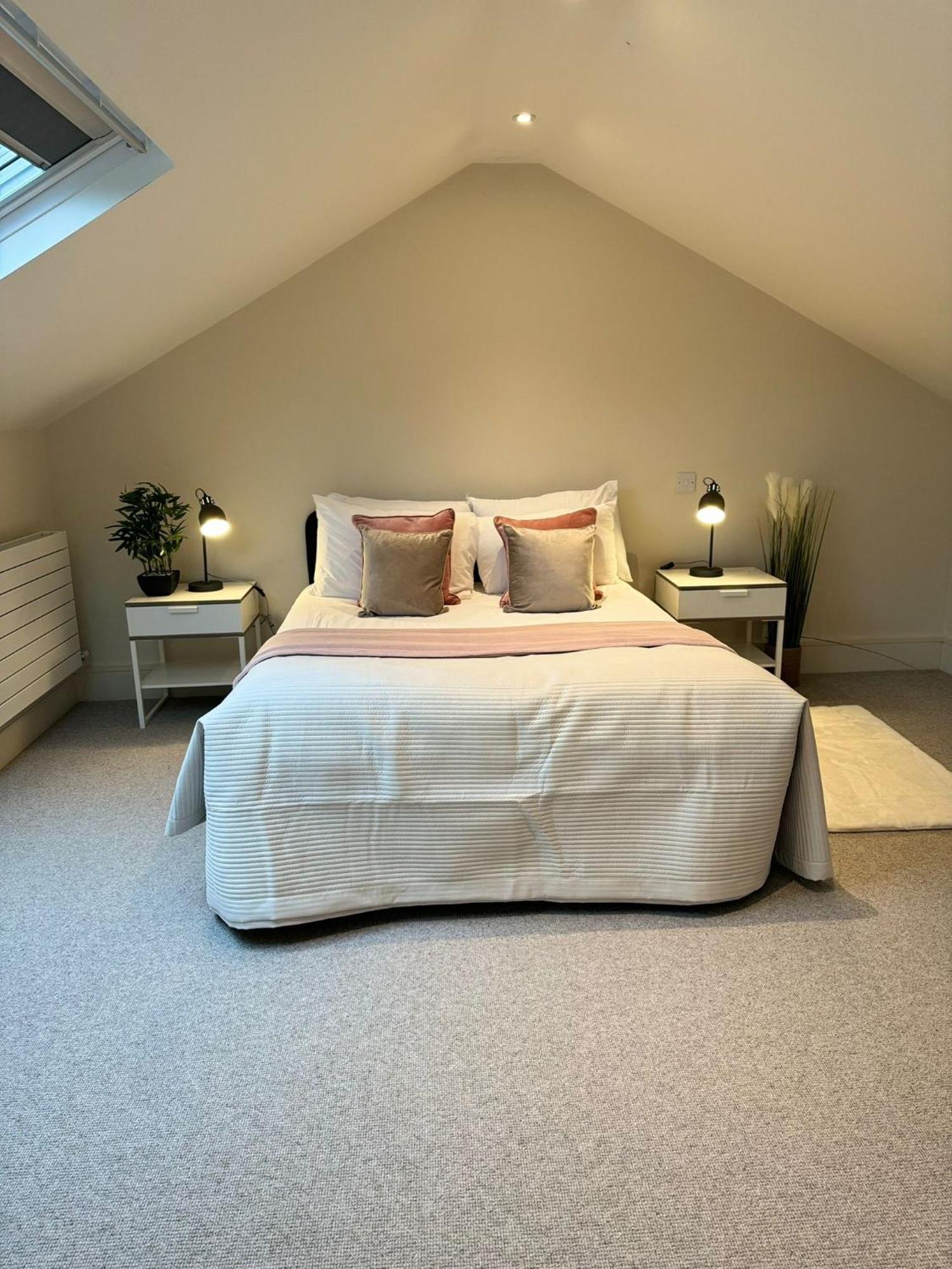 Osbourne House Pink 2 Bed, 2 And Half Bath Apartment Birmingham Exterior photo