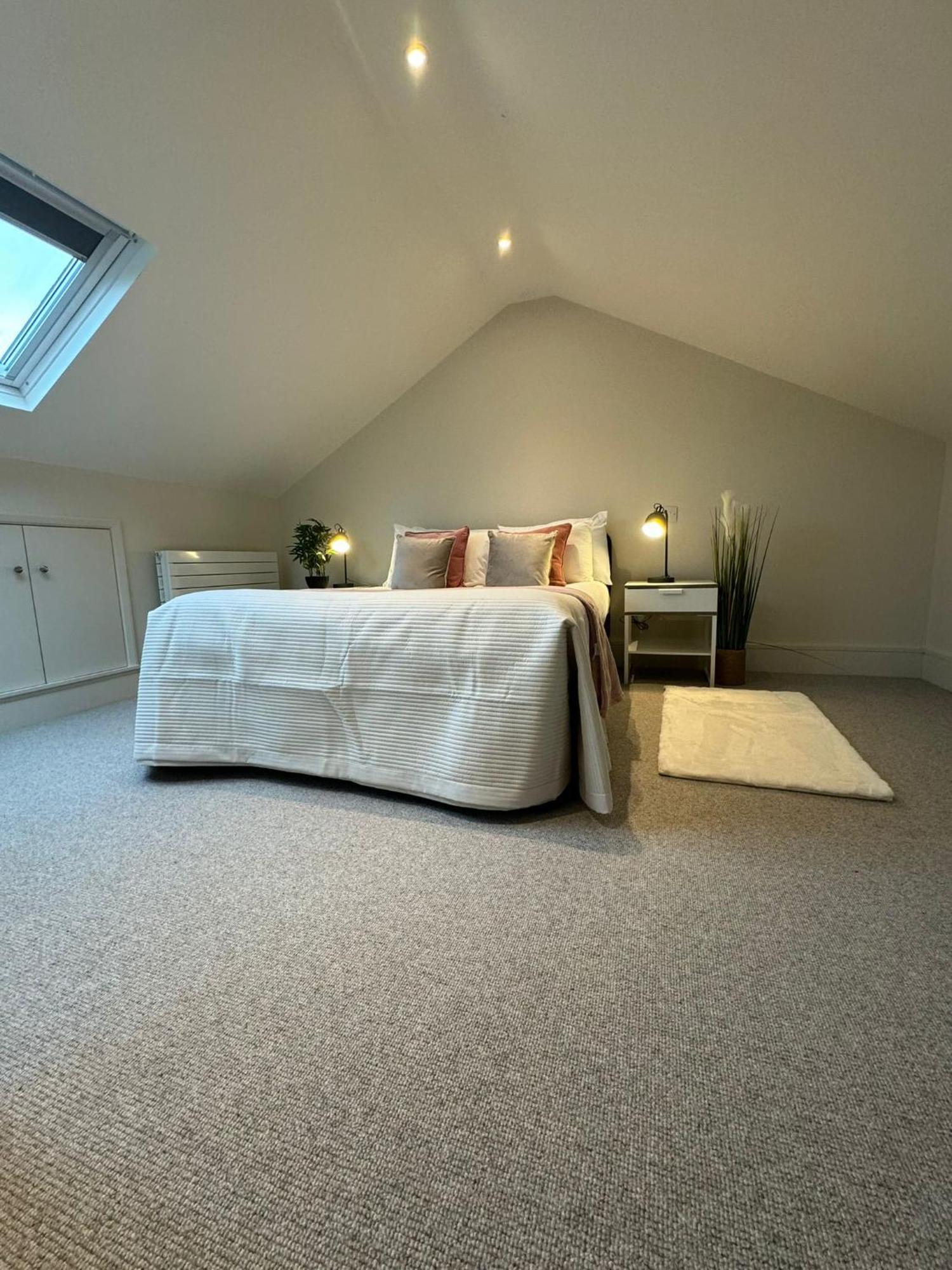 Osbourne House Pink 2 Bed, 2 And Half Bath Apartment Birmingham Exterior photo