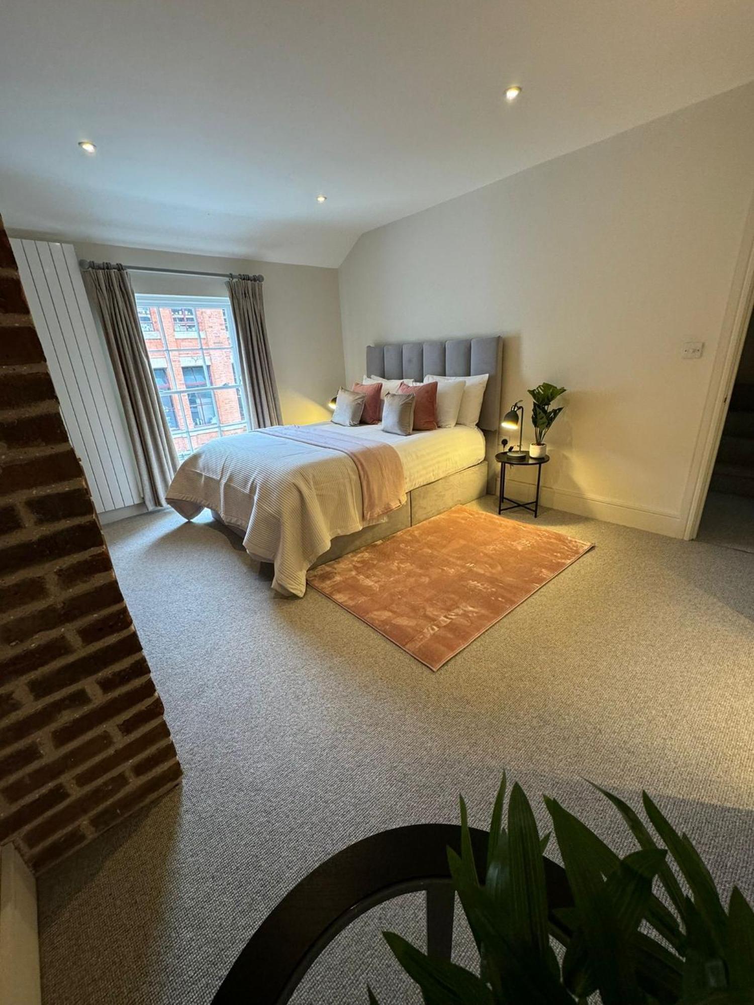 Osbourne House Pink 2 Bed, 2 And Half Bath Apartment Birmingham Exterior photo