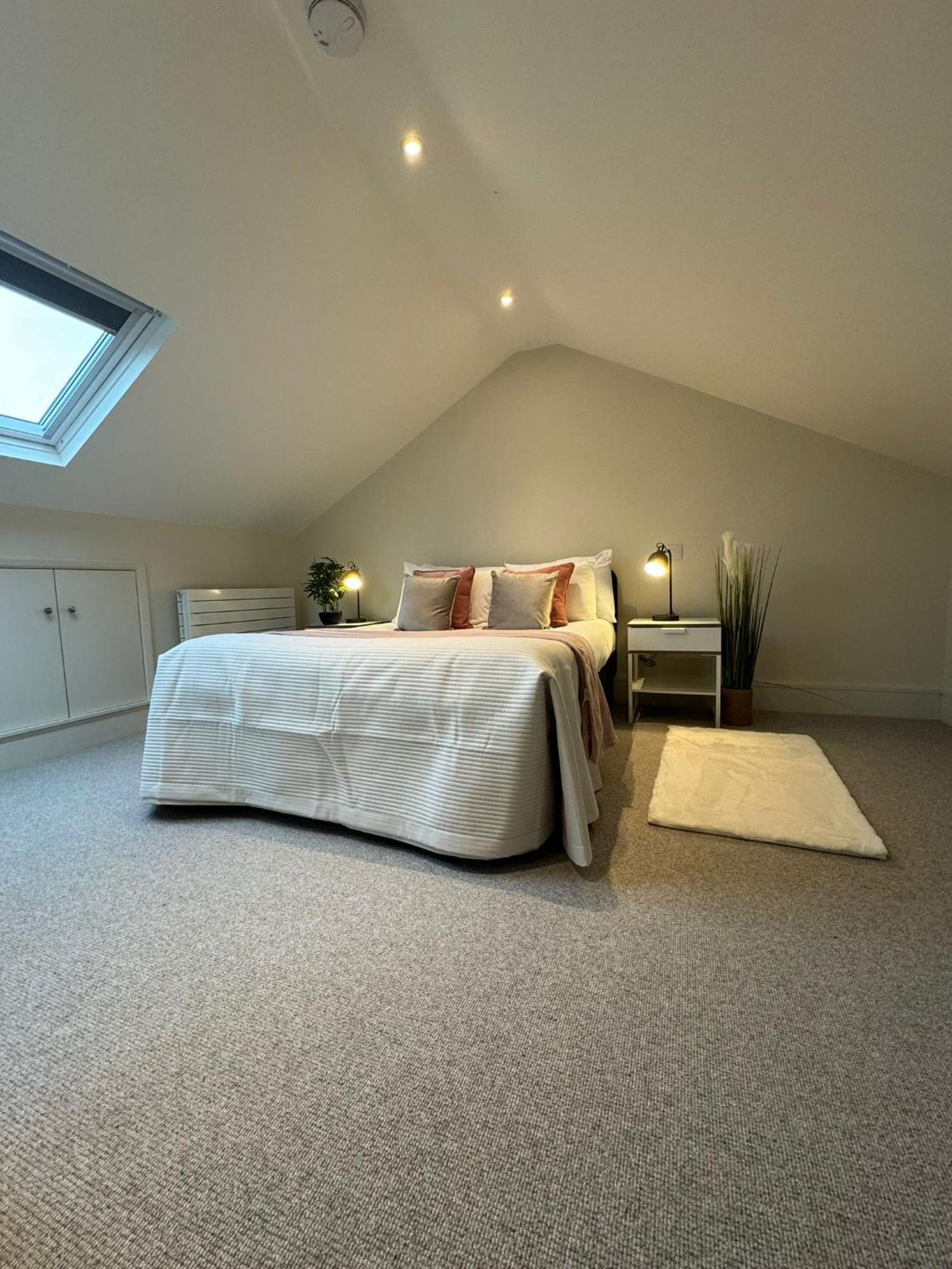 Osbourne House Pink 2 Bed, 2 And Half Bath Apartment Birmingham Exterior photo
