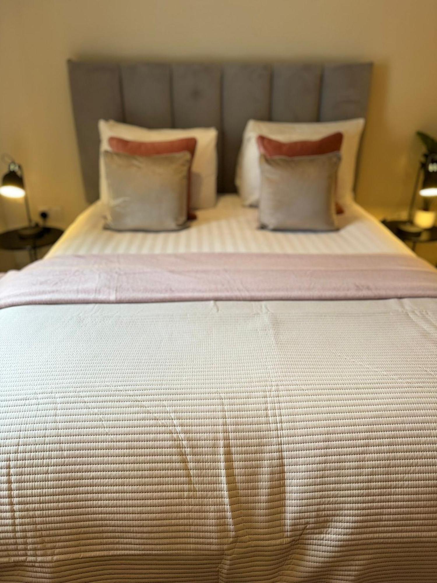 Osbourne House Pink 2 Bed, 2 And Half Bath Apartment Birmingham Exterior photo