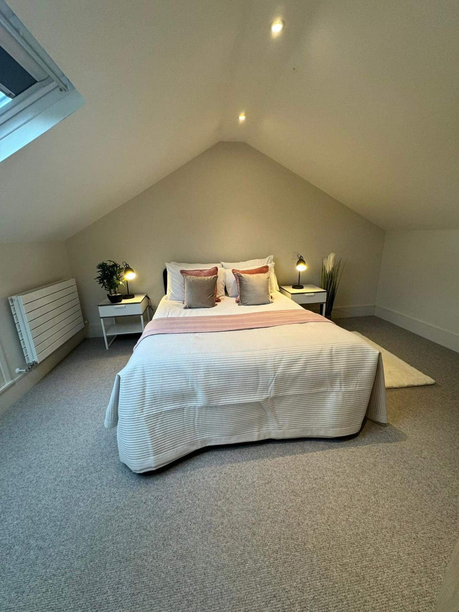 Osbourne House Pink 2 Bed, 2 And Half Bath Apartment Birmingham Exterior photo