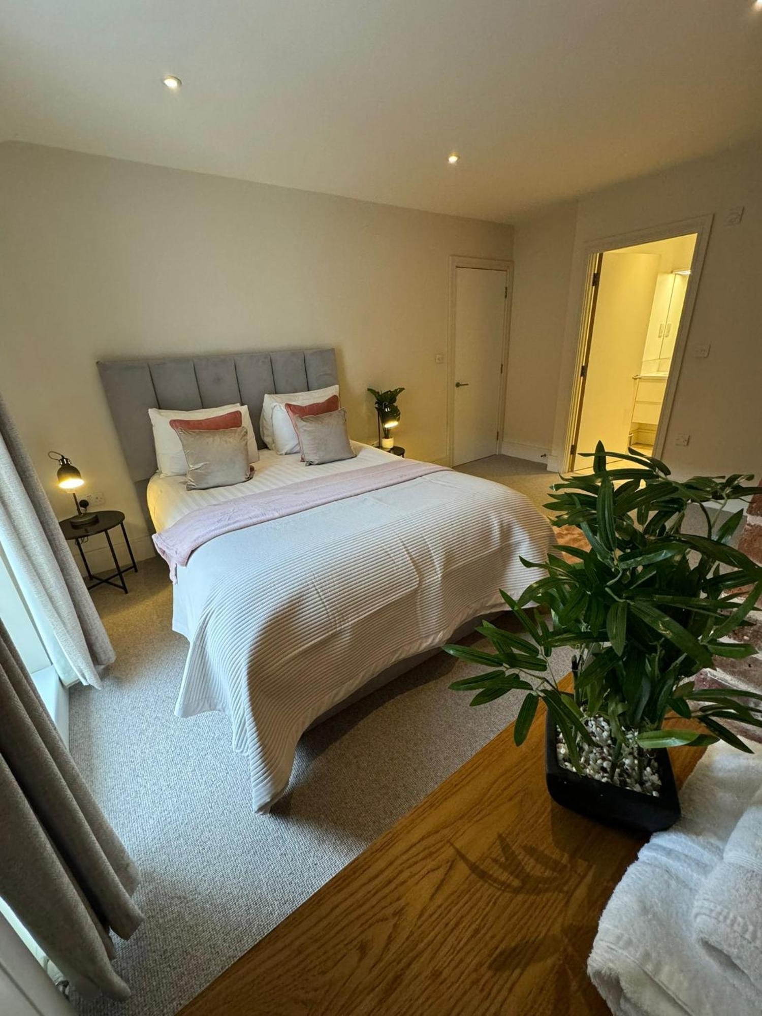 Osbourne House Pink 2 Bed, 2 And Half Bath Apartment Birmingham Exterior photo